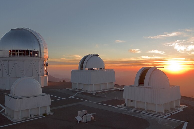 Il tramonto sull’osservatorio di Cerro Tololo in Cile (fonte: T. Abbott and NOAO/AURA/NSF) - RIPRODUZIONE RISERVATA