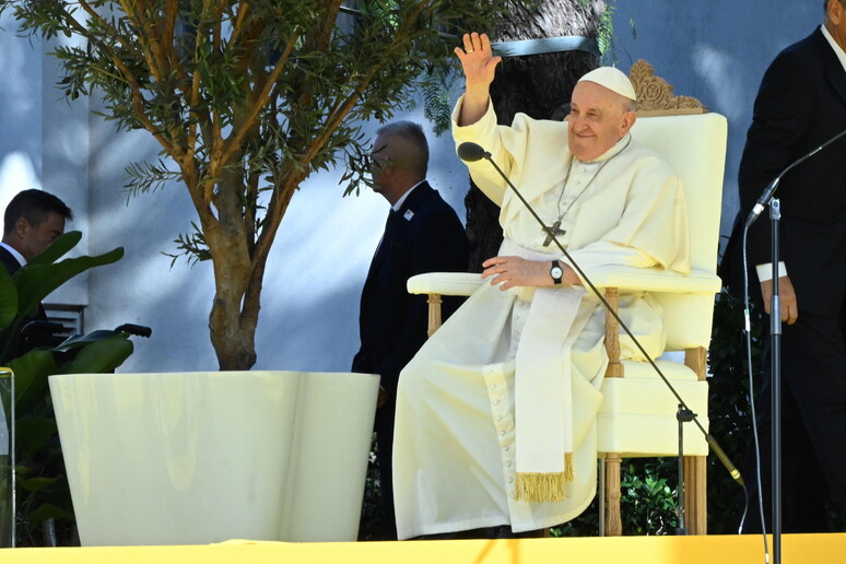 Il Papa arrivato all 'Universita ' Cattolica di Lisbona - RIPRODUZIONE RISERVATA