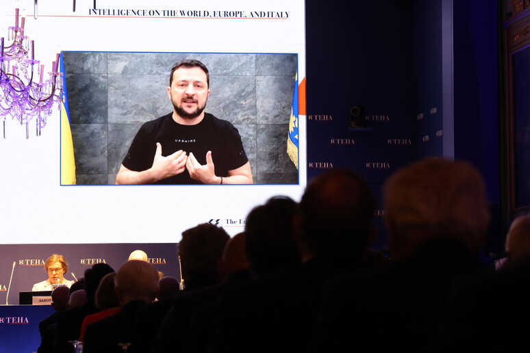Zelensky durante il suo intervento al Forum The European House-Ambrosetti a Cernobbio. - RIPRODUZIONE RISERVATA