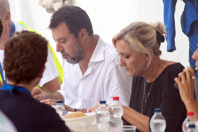 Menù con salumi e formaggi a km zero per Salvini-Le Pen a Pontida - RIPRODUZIONE RISERVATA