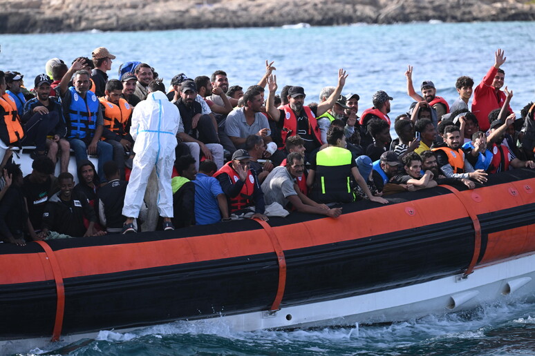 Von der Leyen, 'l'Ue sostiene i Paesi membri sui migranti'