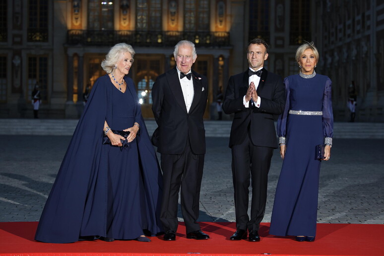 Carlo e Camilla, Macron e Brigitte © ANSA/EPA