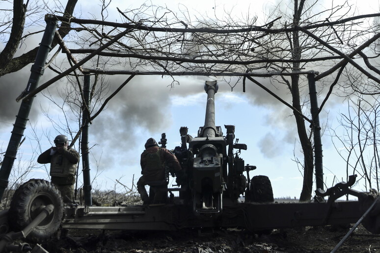 Soldati ucraini al fronte © ANSA/EPA