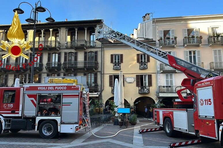 Clochard di 78 anni muore in un incendio nel centro di Como