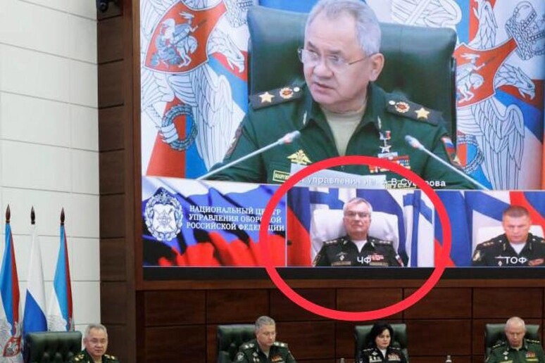 L 'ammiraglio Sokolov nelle immagini della riunione militare diffuse ieri - RIPRODUZIONE RISERVATA