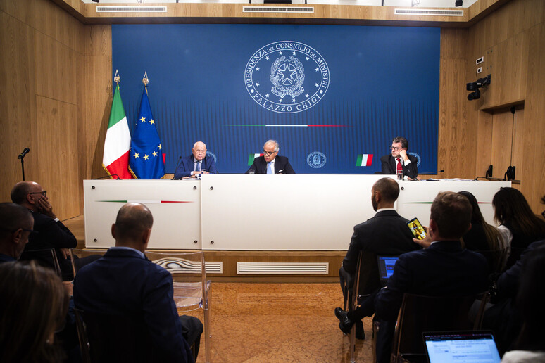 I ministri Giorgetti, Piantedosi e Nordio in un recente Cdm - RIPRODUZIONE RISERVATA