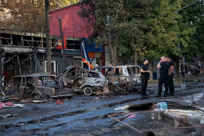 Missili russi sul mercato, strage in Ucraina © ANSA/AFP