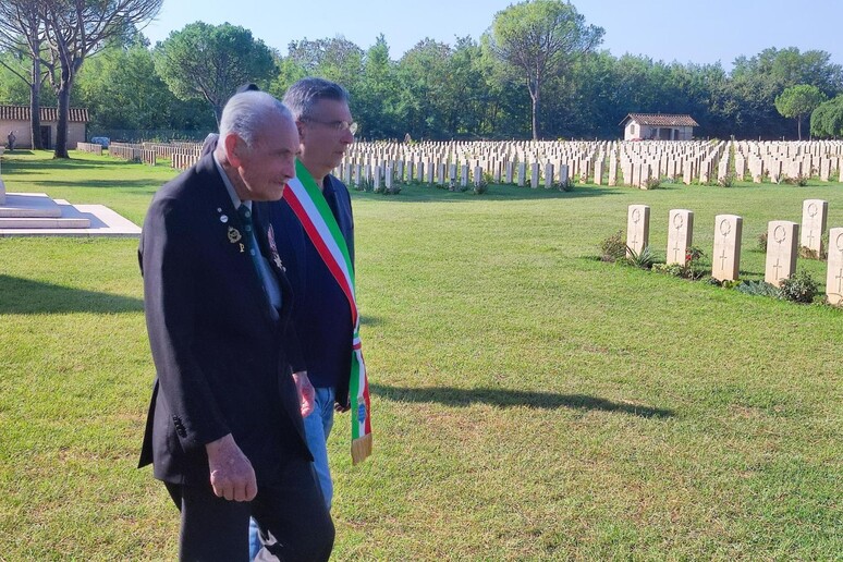Ultimo veterano maori in visita a cimitero guerra di Cassino