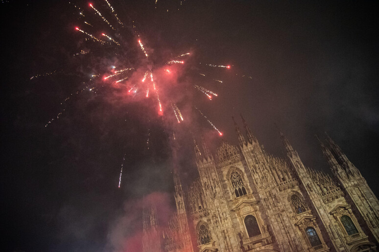 Capodanno:Milano;tensione nella notte,a fuoco mobili accatastati