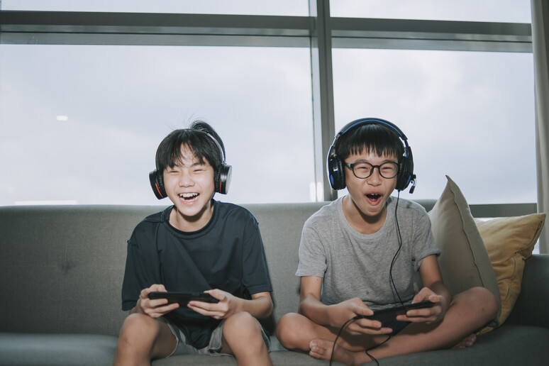Udito a rischio per 3 miliardi di videogamers nel mondo. Fonte Edwin Tan da iStock -     RIPRODUZIONE RISERVATA