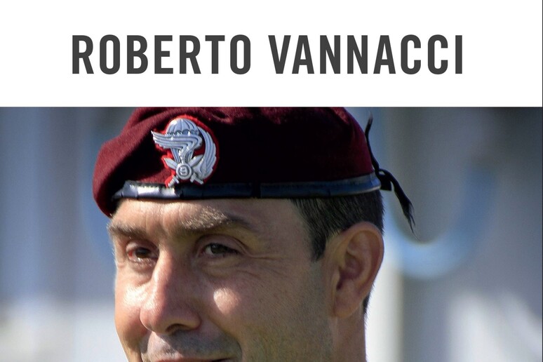 Arriva l'autobiografia di Vannacci 'Il coraggio vince'