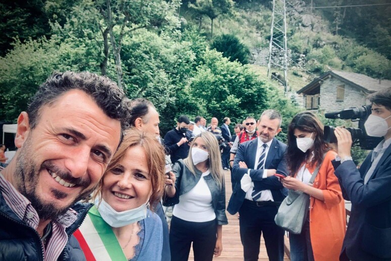 Emanuele Pozzolo con Andrea e Francesca Delmastro Delle Vedove (Da Facebook) -     RIPRODUZIONE RISERVATA
