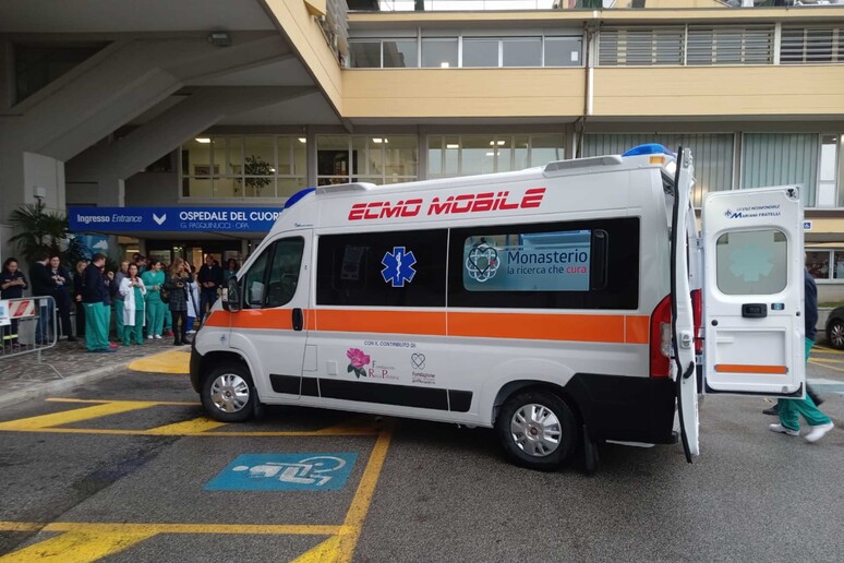 L 'ambulanza Ecmo Mobile -     RIPRODUZIONE RISERVATA