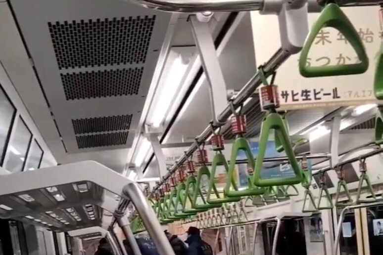 Quattro accoltellati in metro a Tokyo, fermata una donna