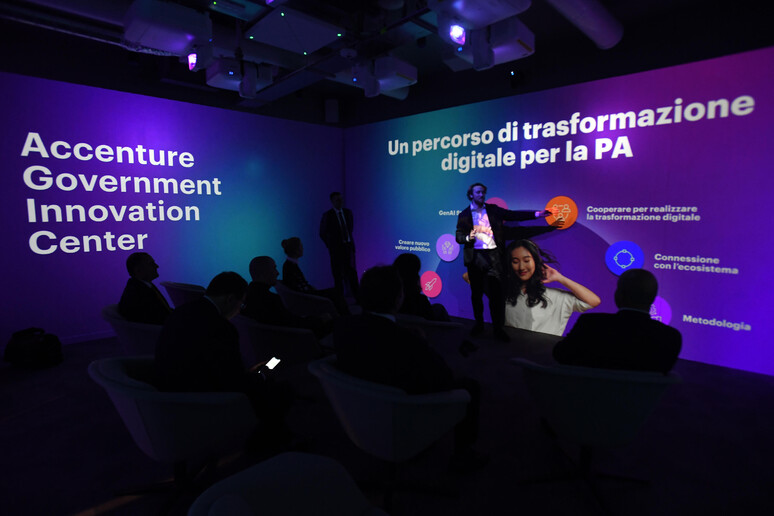Accenture, nuova sede a Roma con stanza immersiva per l 'Ai - RIPRODUZIONE RISERVATA