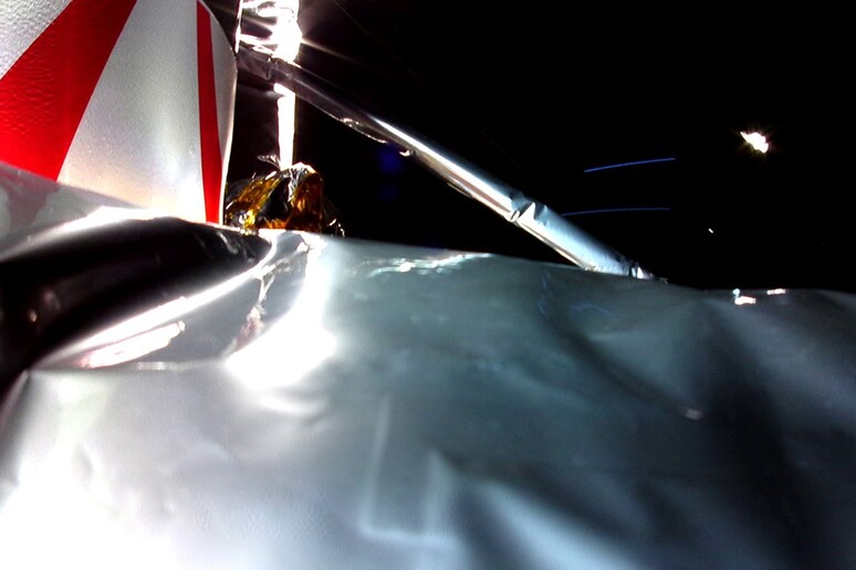 Selfie inviato dal lander Peregrine in viaggio verso la Luna (fonte: Astrobotic) -     RIPRODUZIONE RISERVATA