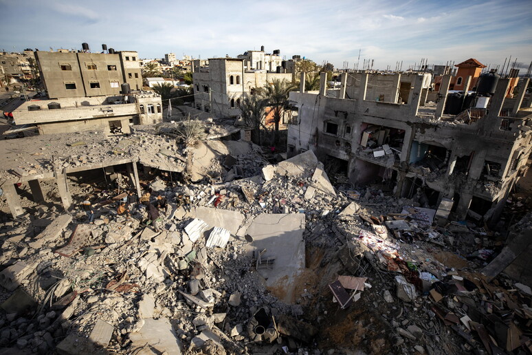 'L 'inferno in terra ', la paura dei palestinesi durante il blitz israeliano a Rafah © ANSA/EPA