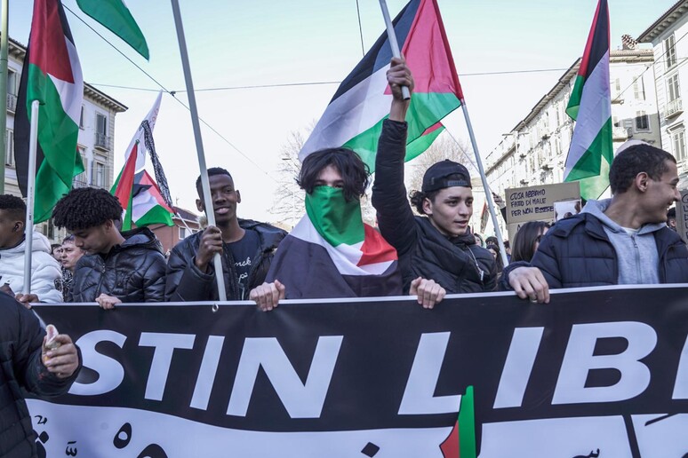 Un migliaio in corteo a Torino per la Palestina