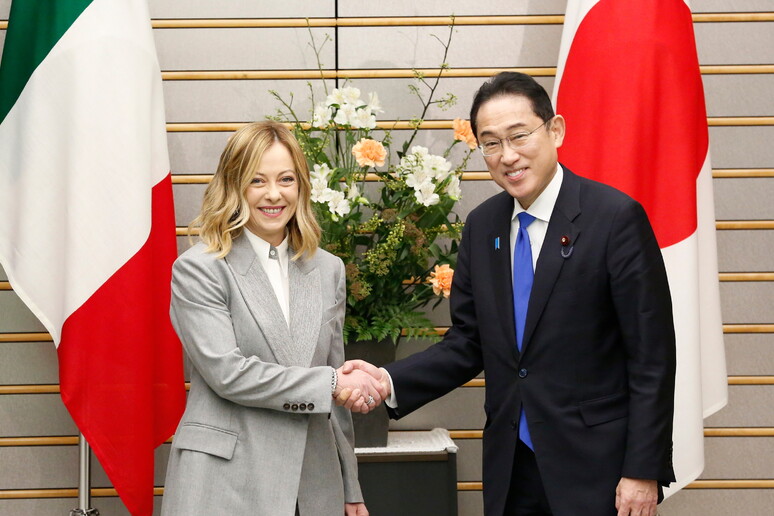 La premier Giorgia Meloni e l 'omologo giapponese Fumio Kishida a Tokyo - RIPRODUZIONE RISERVATA