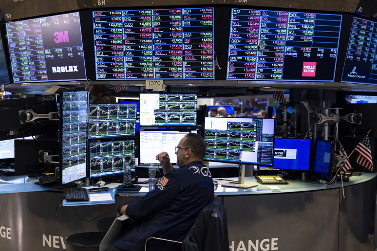 Wall Street record, Dow Jones arriva a 40.000 punti