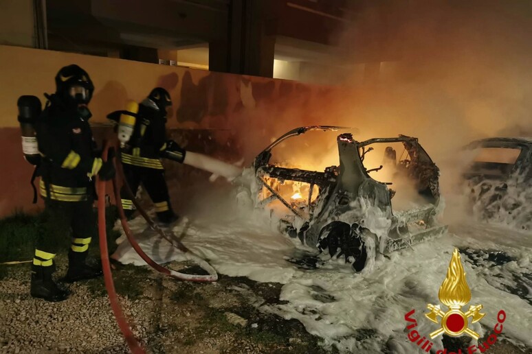 99fbf7ddcf2cdd3e0f5b1115108bb5c2 Incendi a Olbia, altre 3 auto distrutte dalle fiamme
