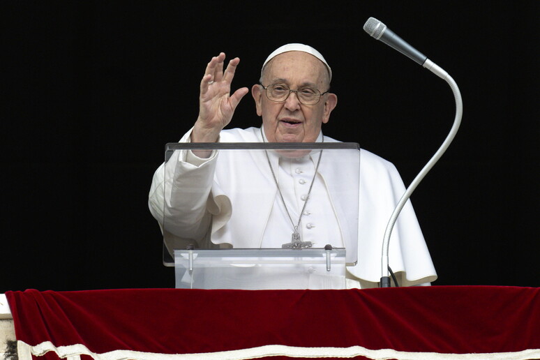 Ferenc pápa azonnali tűzszünetet sürgetett a közel-keleti térség egészében