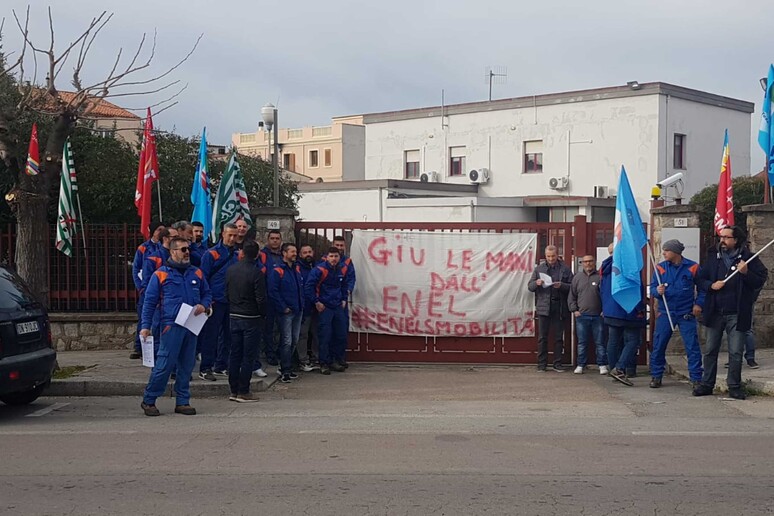 4550a5cab15bde6ba219a7e42eaad087 Sciopero lavoratori Enel, sit-in di protesta a Olbia