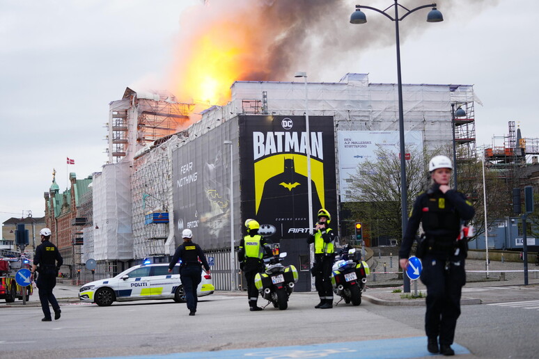 In fiamme la Borsa di Copenaghen