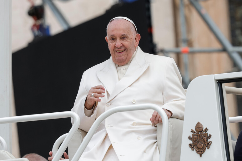 Il Papa al G7 in Puglia sull'AI, parteciperà 'in presenza'