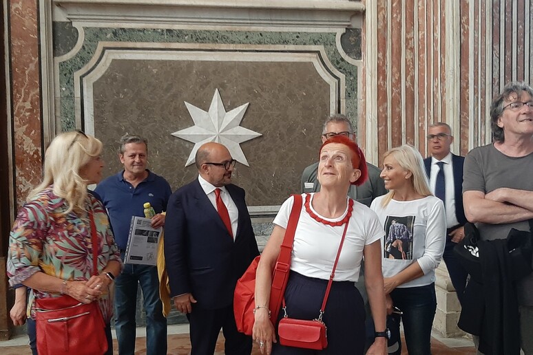 Sangiuliano 'guida' a Napoli per un gruppo di turisti di Bergamo