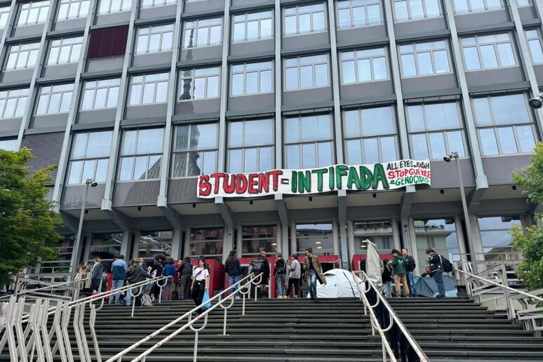 Studenti pro Gaza a Torino occupano Palazzo Nuovo