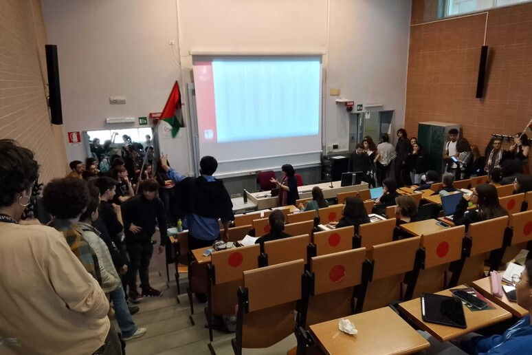 Corteo studenti pro Gaza a Torino, 'avanti con la protesta'