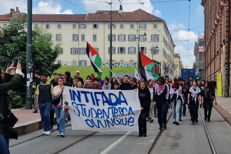 Studenti pro Palestina in corteo a Torino