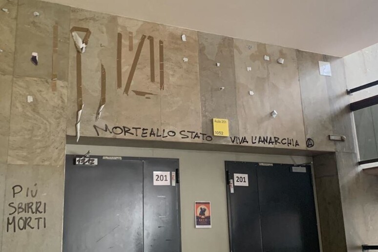 Scritte sui muri alla Statale di Milano, Salvini: 'Delinquenti'