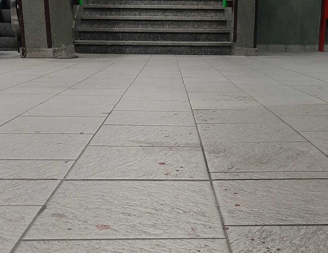 Ventenne accoltellato in stazione della metro a Milano