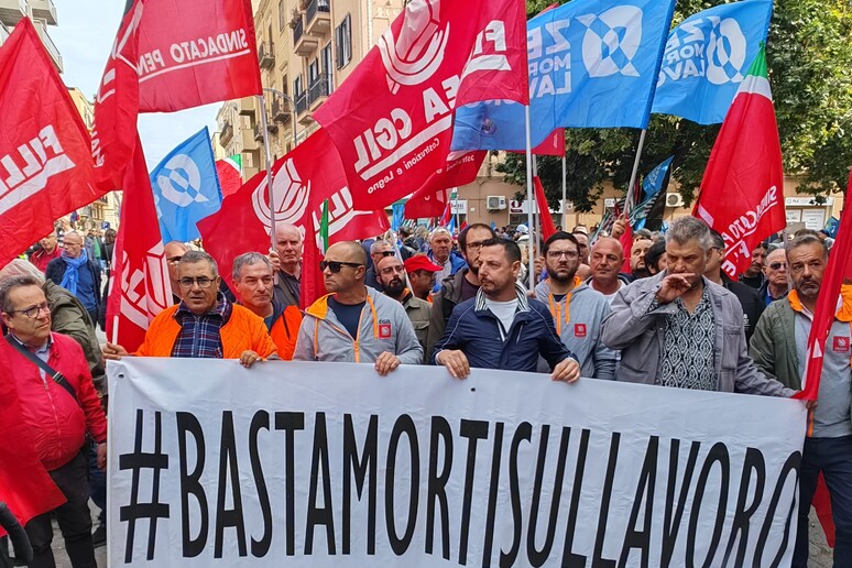 Strage Casteldaccia: sindacati, "Precarietà uccide"