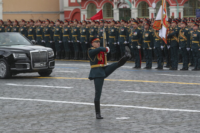 Alla parata con Putin anche presidenti di Cuba e Bielorussia