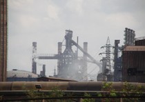 Veduta esterna dello stabilimento siderurgico Ilva di Taranto