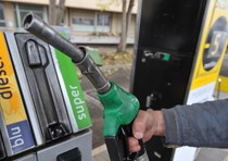 Benzina: nuovo giro rialzi per verde e diesel
