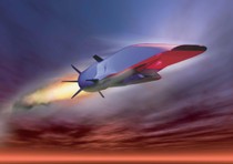 LOS ANGELES - E' fallito l'esperimento di volo del prototipo senza pilota di aereo militare (e civile) ipersonico.  L'X-51A Waverider, che avrebbe dovuto raggiungere la velocità di oltre 7.000 km/h, circa 6 volte la velocità del suono (Mach 6 con cui si potrebbe volare fra New York e Londra in meno di un'ora) e rimanere in volo per 5 minuti. Invece è precipitato in mare dopo 15 secondi. Il velivolo, lungo 6 metri, è stato lanciato da un bombardiere B-52 al largo delle coste della California.