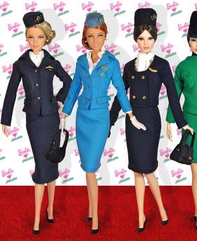 Le Barbie Hostess Con Le Divise Storiche Speciali Ansa It
